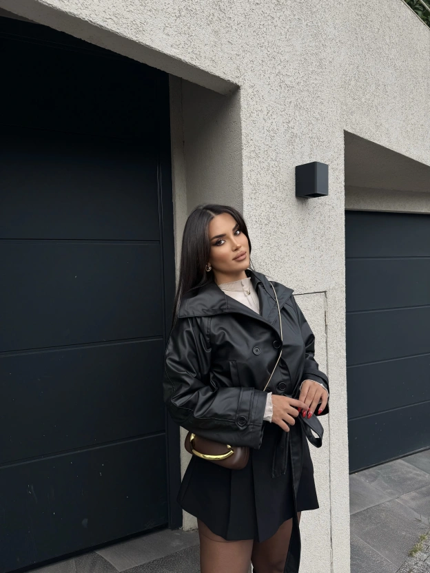 Siyah Kısa Kuşaklı Deri Mont