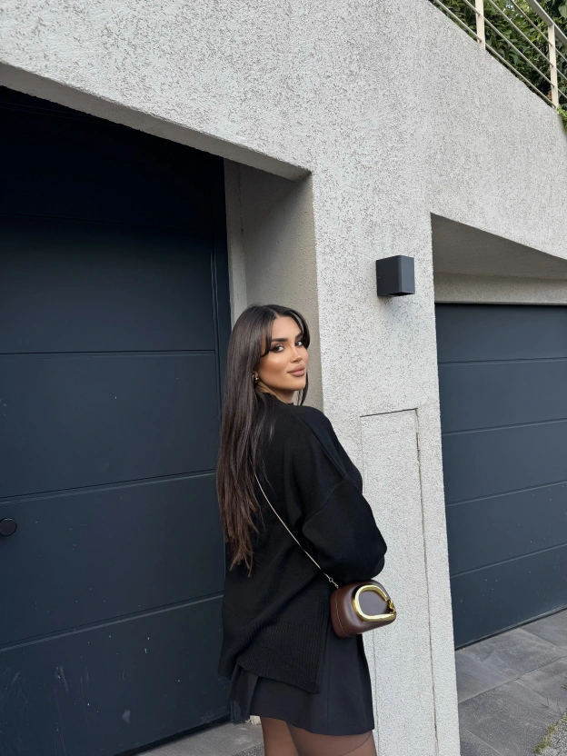 Siyah Yırtmaç Detay Basic Oversize Kazak