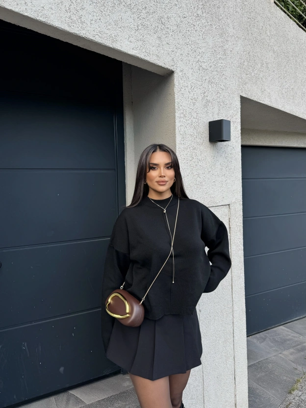 Siyah Yırtmaç Detay Basic Oversize Kazak