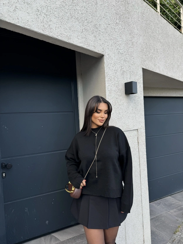 Siyah Yırtmaç Detay Basic Oversize Kazak