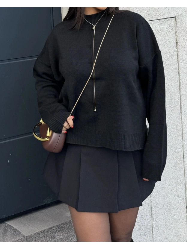 Siyah Yırtmaç Detay Basic Oversize Kazak