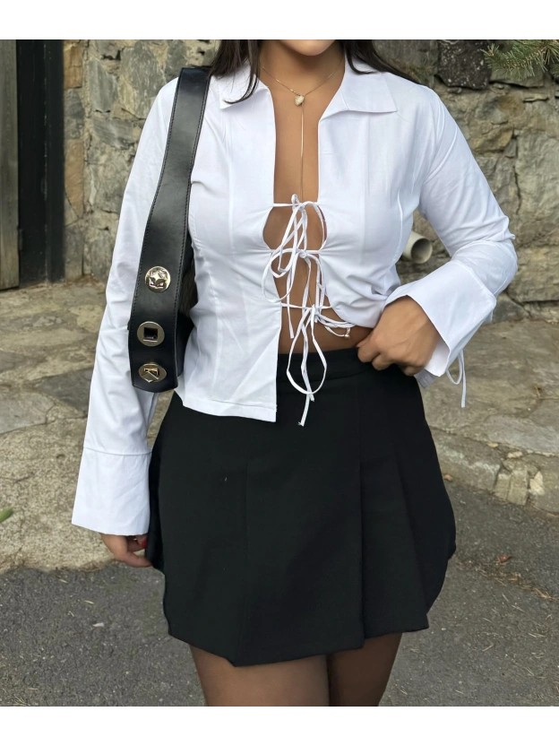 Beyaz Dekolteli Gömlek