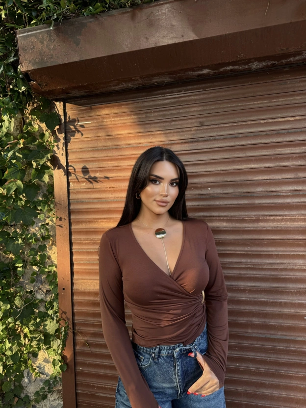 Kahverengi Kruvaze Yaka Aksesuar Detay Crop