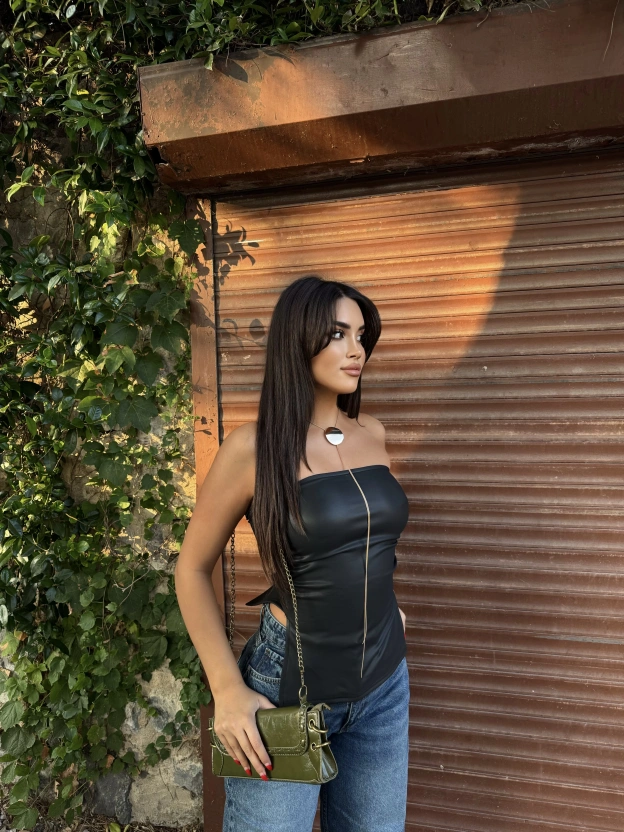 Siyah Straplez Yırtmaç Detay Deri Crop