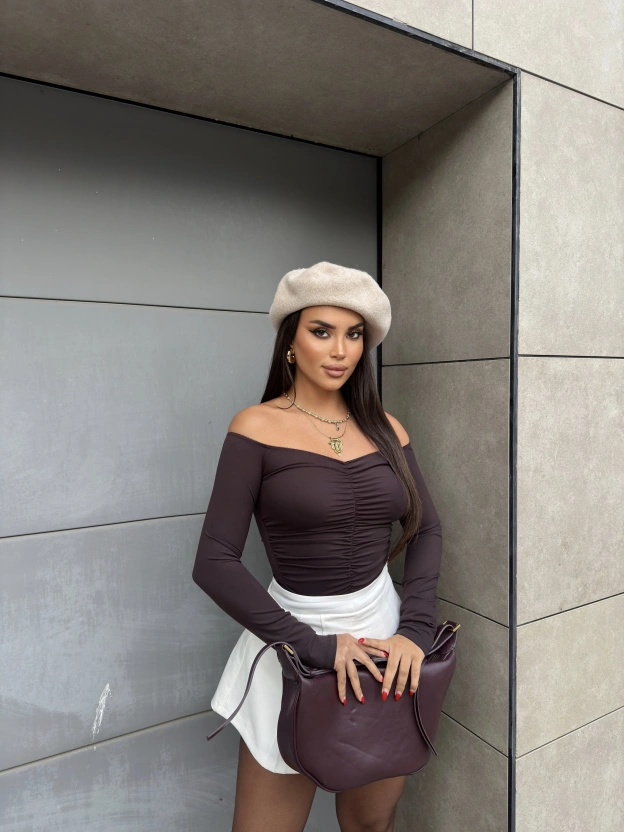 Kahverengi Madonna Yaka Drapeli Bluz