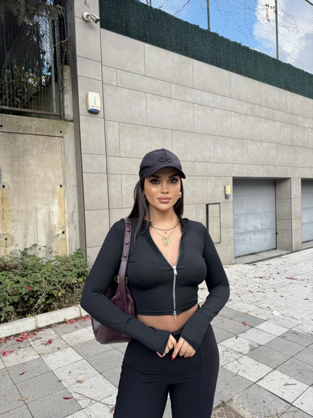 Siyah Çift Fermuarlı Crop Hırka