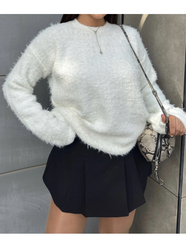 Beyaz Bisiklet Yaka Yumoş Kazak