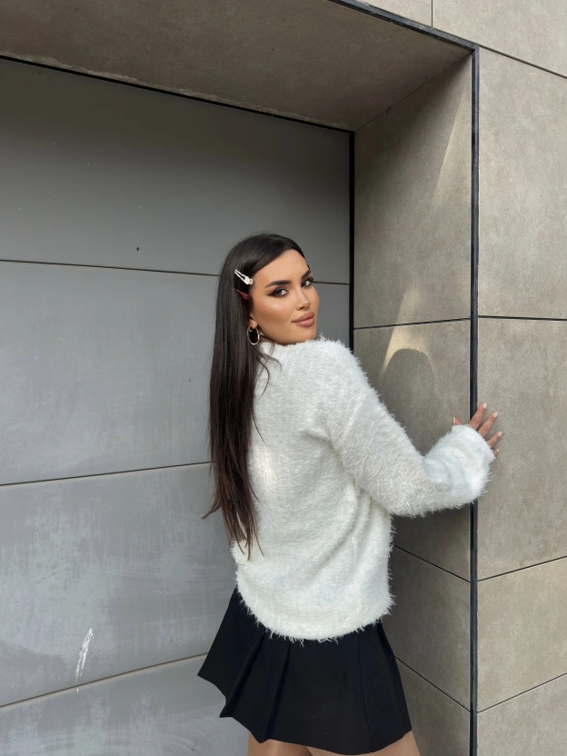 Beyaz Bisiklet Yaka Yumoş Kazak