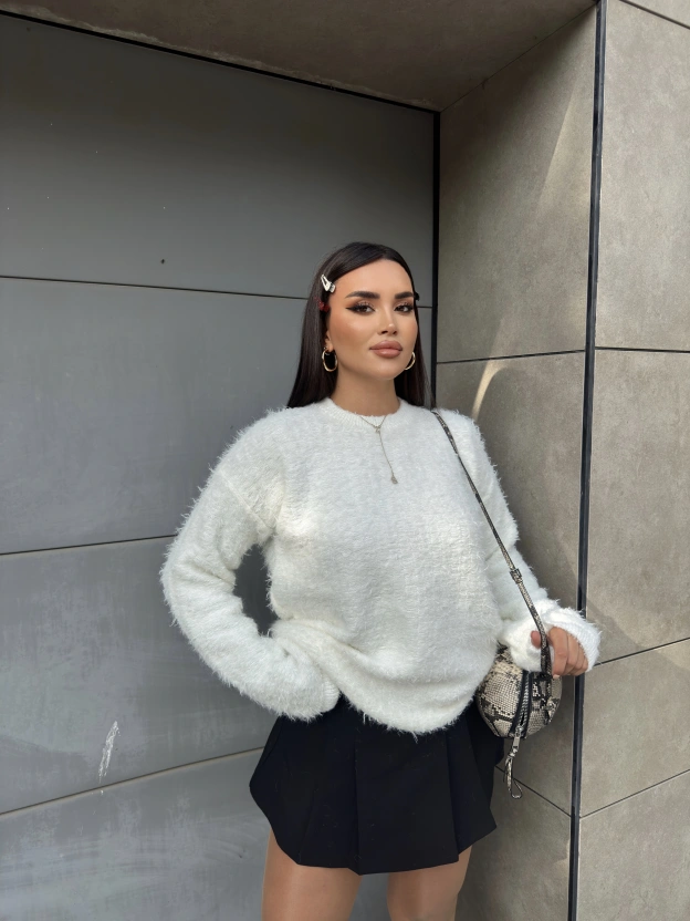 Beyaz Bisiklet Yaka Yumoş Kazak