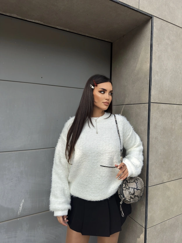 Beyaz Bisiklet Yaka Yumoş Kazak