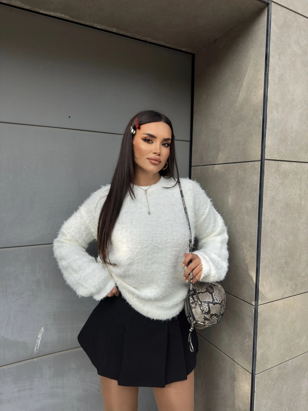 Beyaz Bisiklet Yaka Yumoş Kazak