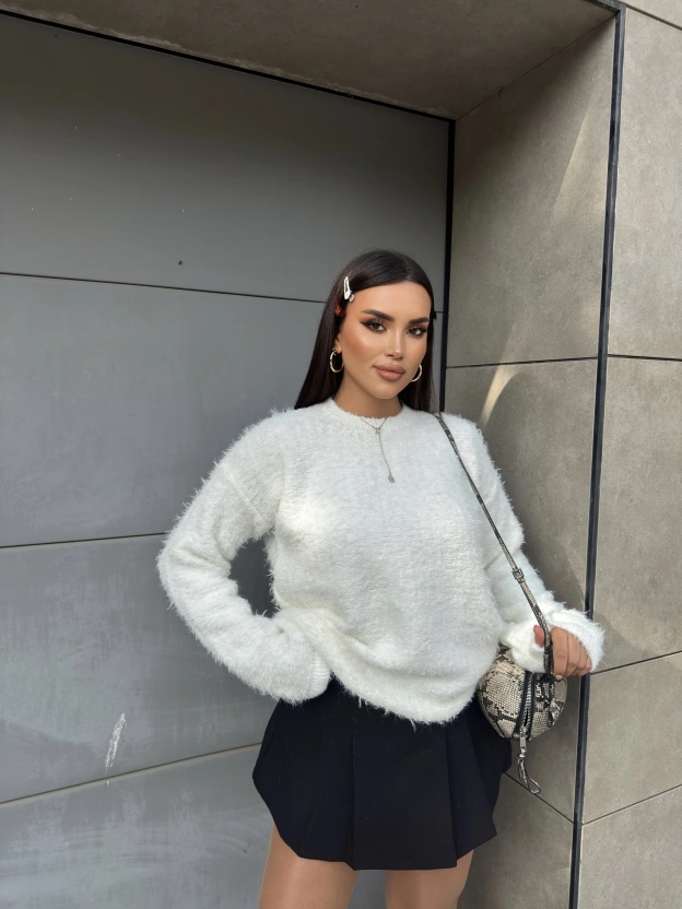 Beyaz Bisiklet Yaka Yumoş Kazak