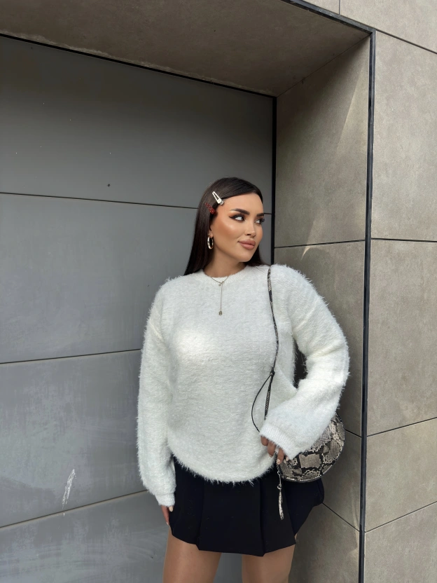 Beyaz Bisiklet Yaka Yumoş Kazak