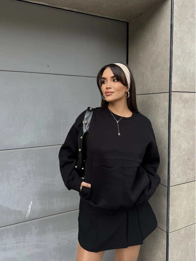 Siyah Bisiklet Yaka Cepli Sweatshirt