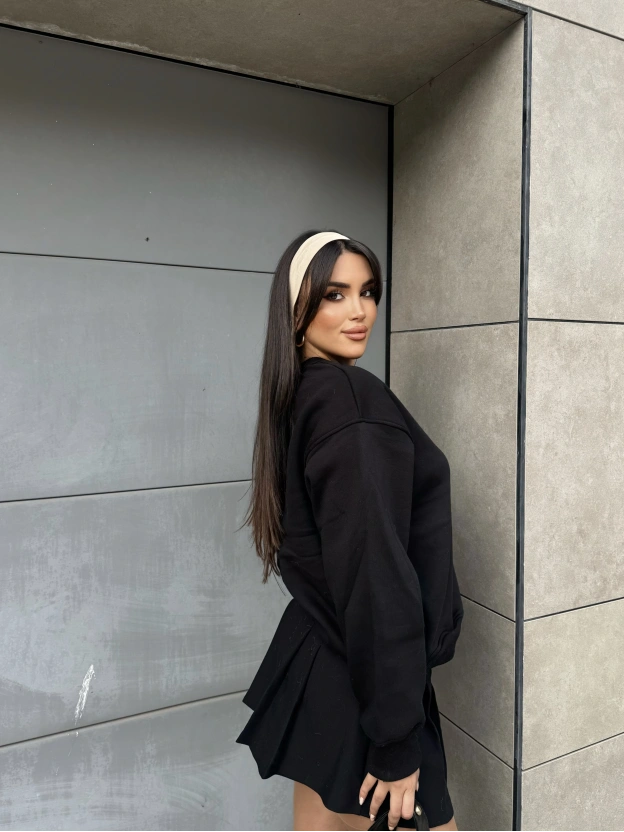 Siyah Bisiklet Yaka Cepli Sweatshirt