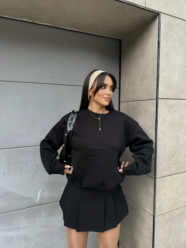 Siyah Bisiklet Yaka Cepli Sweatshirt