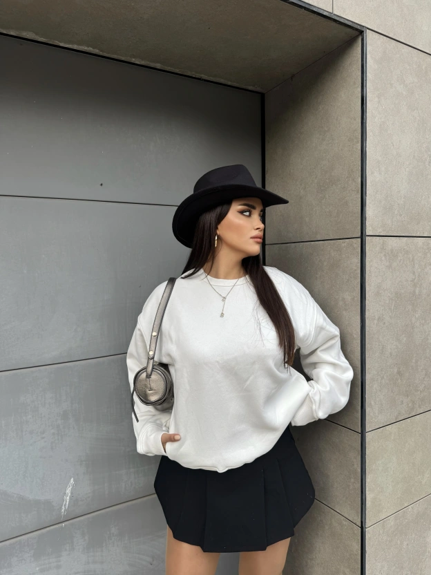 Beyaz Bisiklet Yaka Cepli Sweatshırt