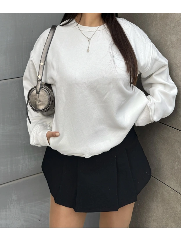 Beyaz Bisiklet Yaka Cepli Sweatshırt