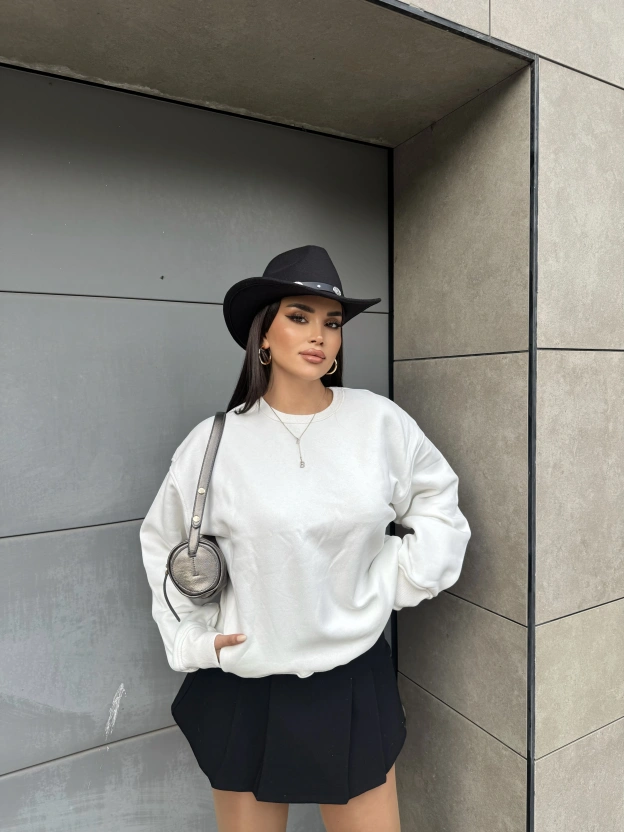 Beyaz Bisiklet Yaka Cepli Sweatshırt