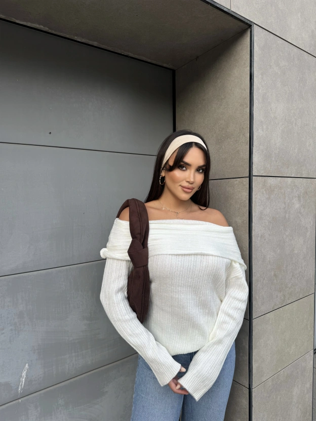 Beyaz Madonna Yaka Kazak