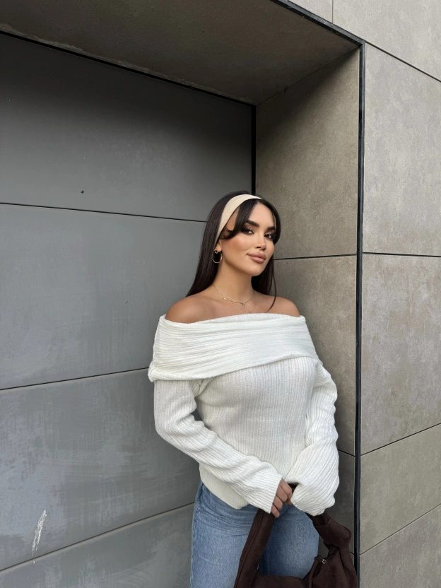 Beyaz Madonna Yaka Kazak