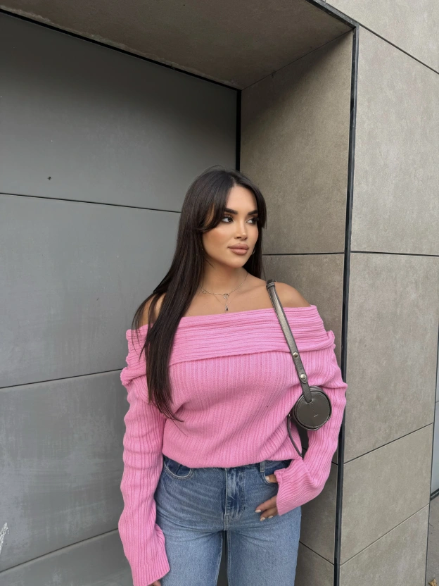 Pembe Madonna yaka Kazak