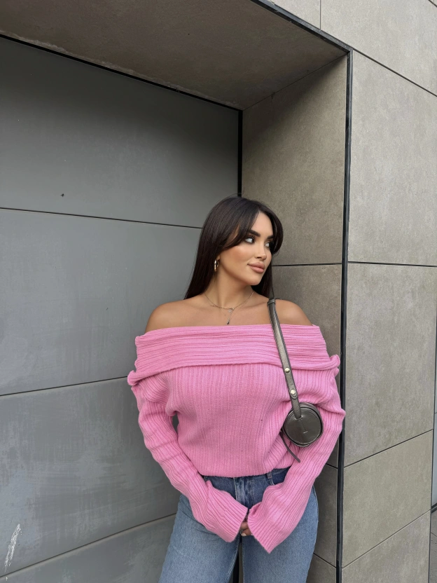 Pembe Madonna yaka Kazak