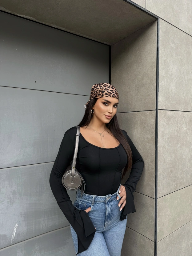 Siyah Sırt Bağlama İspanyol Kol Bluz