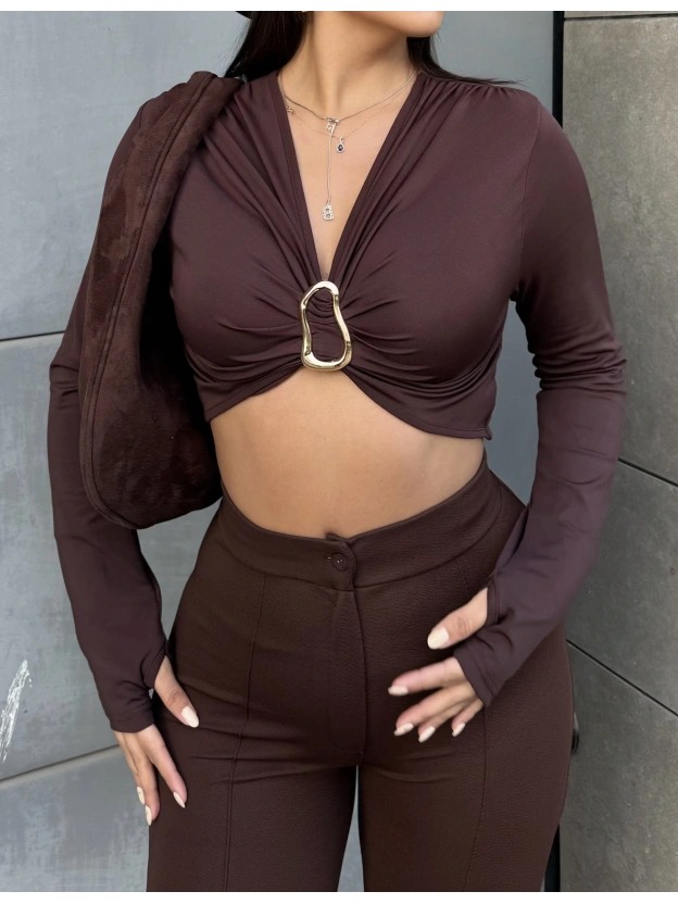 Kahverengi Parmak Geçirmeli Tokalı Crop