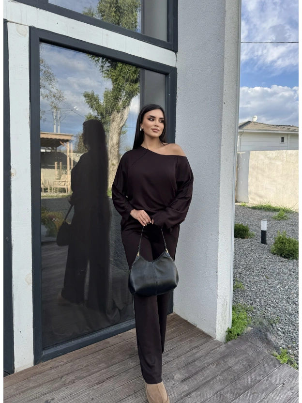 Kahverengi Kayık Yaka Modal Takım