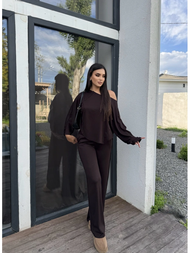 Kahverengi Kayık Yaka Modal Takım