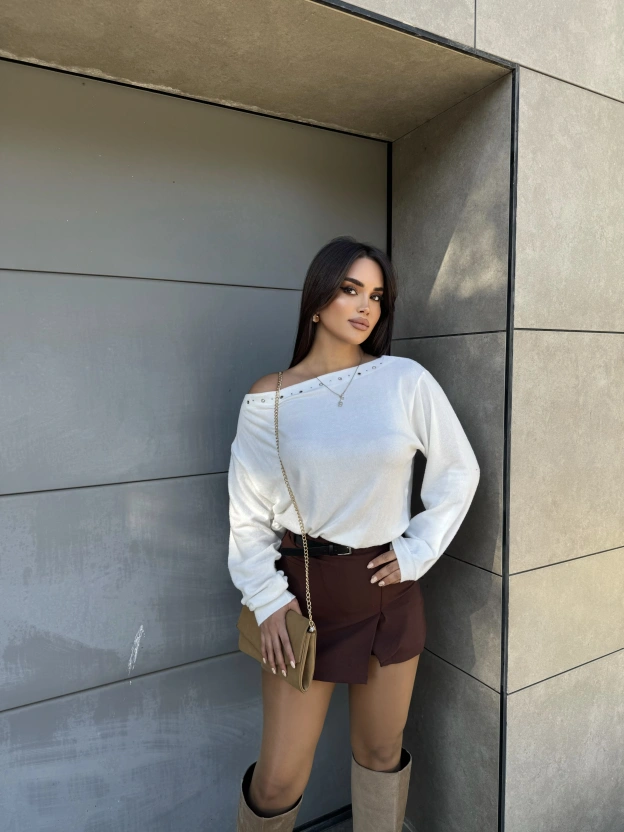 Beyaz Yumoş Kayık Yaka Tasarım Bluz