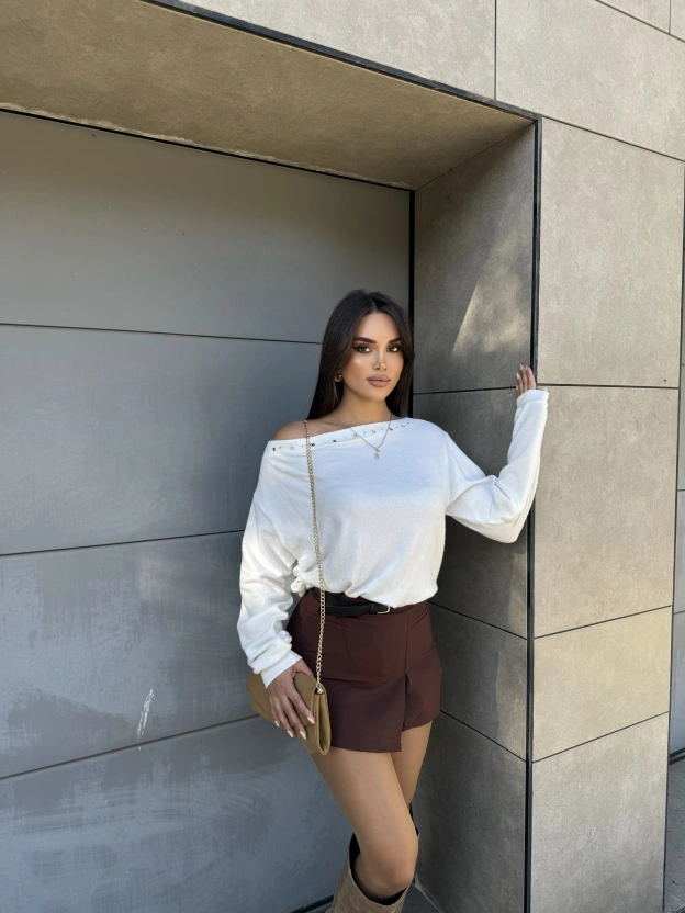 Beyaz Yumoş Kayık Yaka Tasarım Bluz