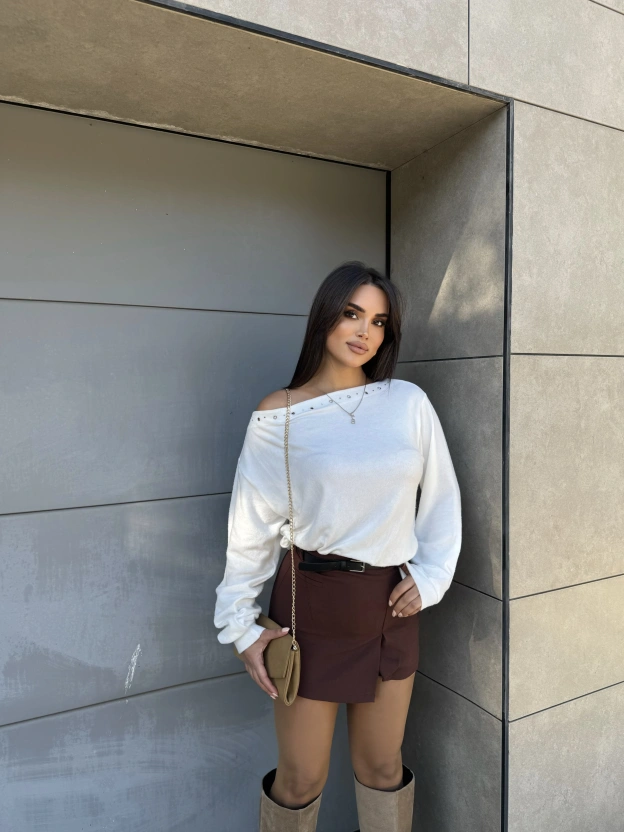 Beyaz Yumoş Kayık Yaka Tasarım Bluz