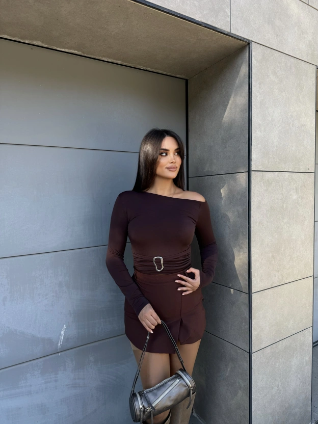 Kahverengi Omuz Detay Aksesuarlı Tasarım Crop