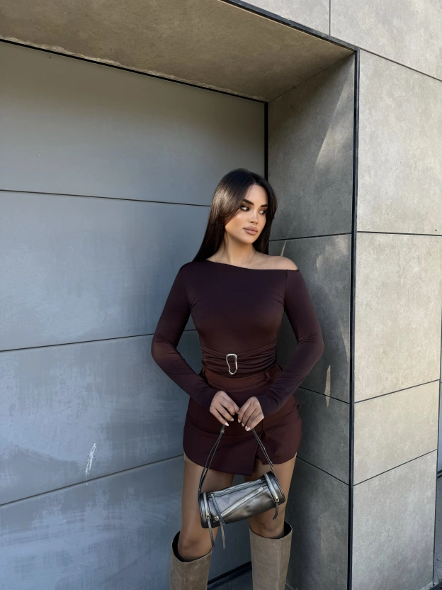 Kahverengi Omuz Detay Aksesuarlı Tasarım Crop