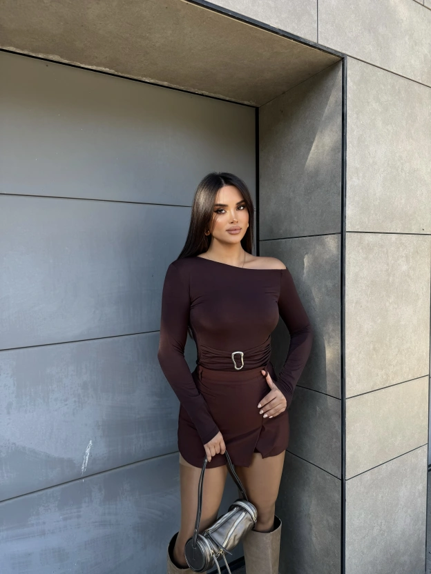 Kahverengi Omuz Detay Aksesuarlı Tasarım Crop