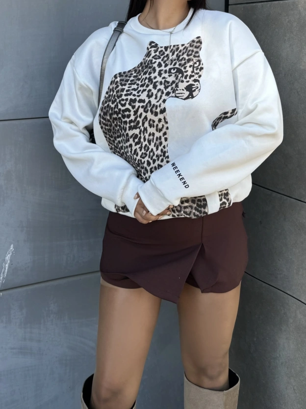 Beyaz Leopar Baskılı Oversize Sweatshırt