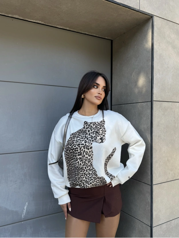 Beyaz Leopar Baskılı Oversize Sweatshırt