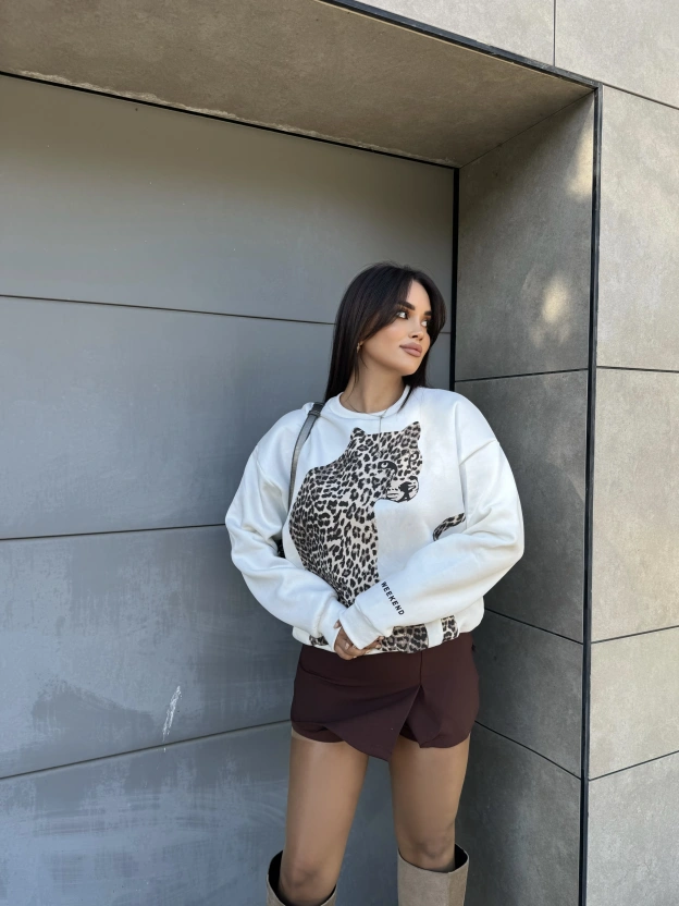 Beyaz Leopar Baskılı Oversize Sweatshırt