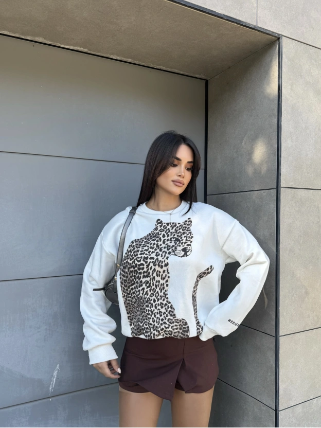 Beyaz Leopar Baskılı Oversize Sweatshırt