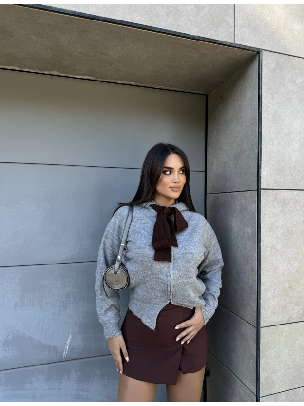 Gri Fularlı Tasarım Bluz