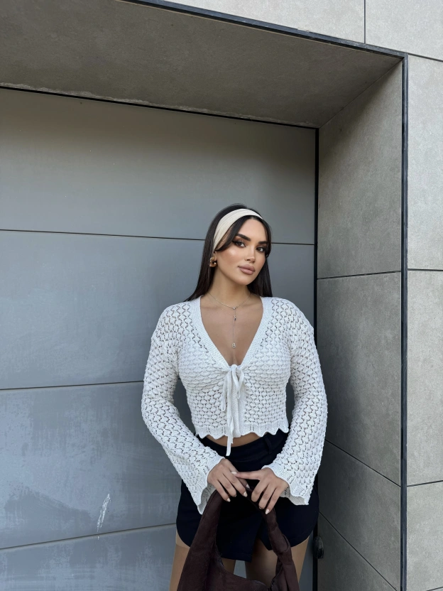 Bej Ajurlu Ön Bağlamalı Triko Bluz