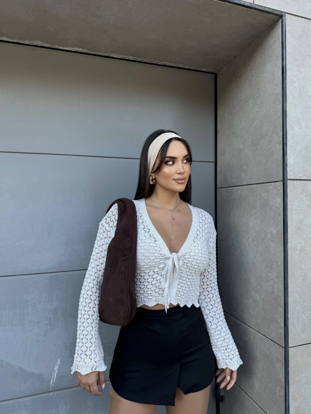 Bej Ajurlu Ön Bağlamalı Triko Bluz