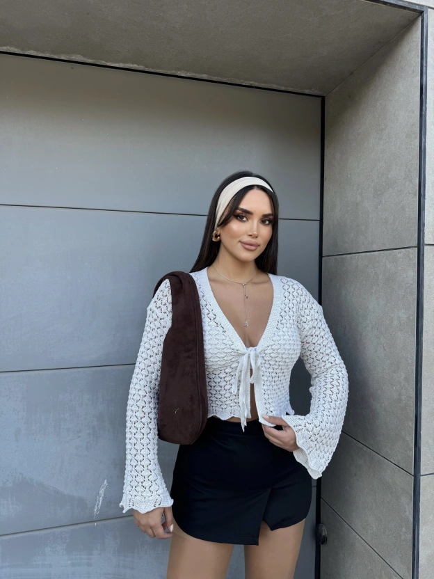 Bej Ajurlu Ön Bağlamalı Triko Bluz