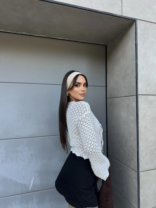 Bej Ajurlu Ön Bağlamalı Triko Bluz