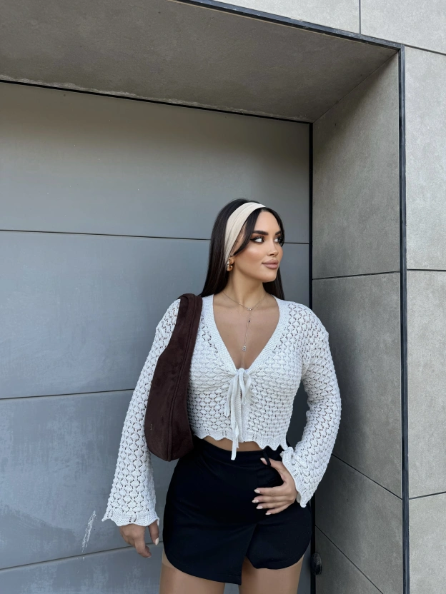 Bej Ajurlu Ön Bağlamalı Triko Bluz