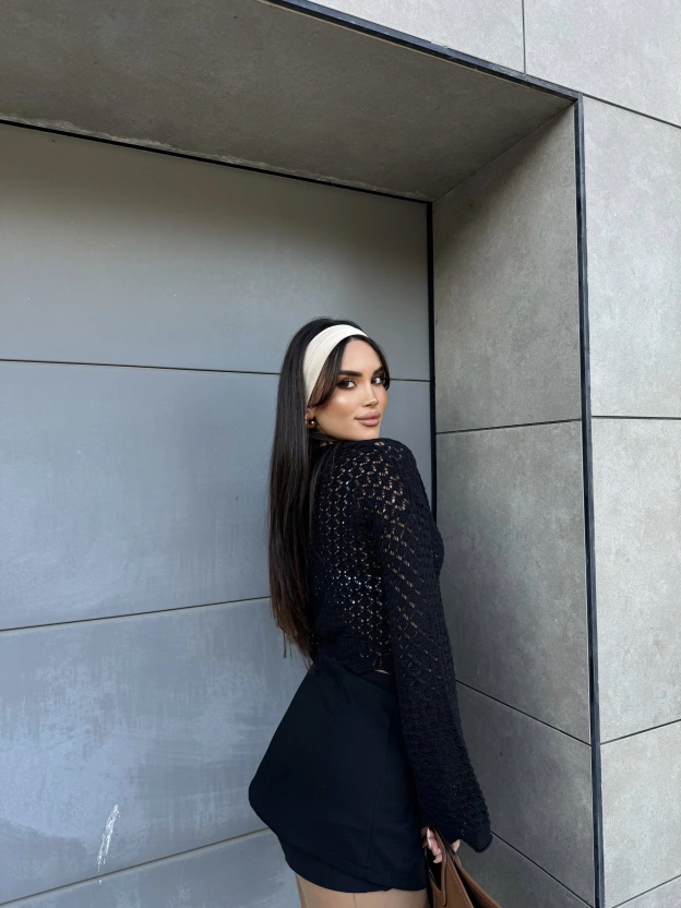 Siyah Ajurlu Ön Bağlamalı Triko Bluz