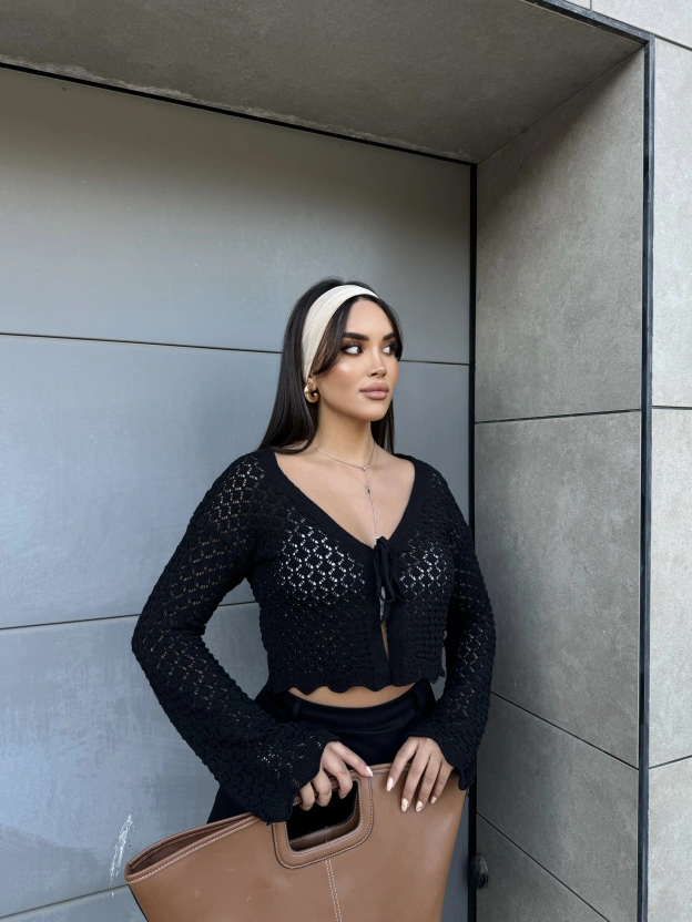 Siyah Ajurlu Ön Bağlamalı Triko Bluz