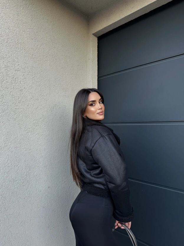 Siyah Fermuarlı Mont